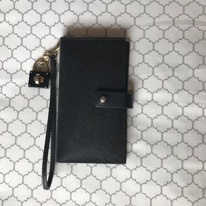 Henri Bendel Wristlet — Black EUC